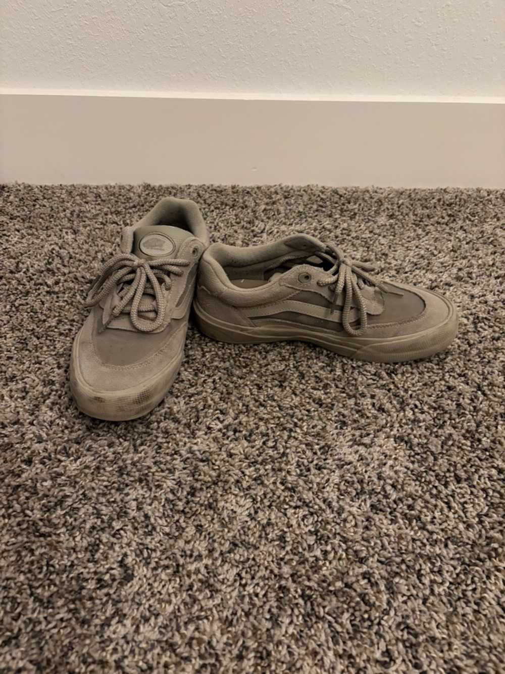 Vans Low-Top Sneakers in Taupe Gray